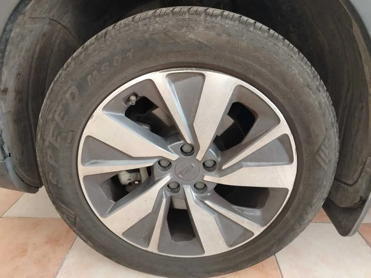 Car image 11