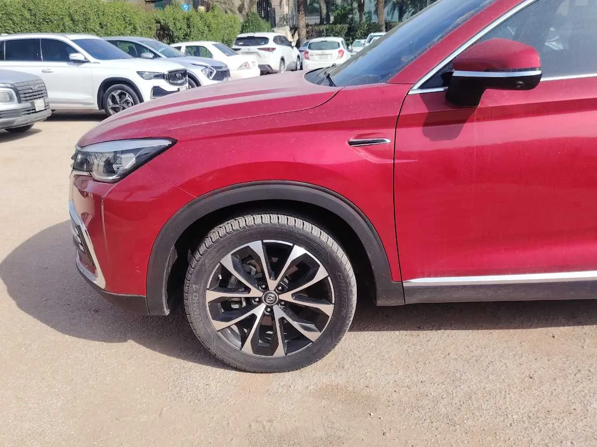 Car image 9