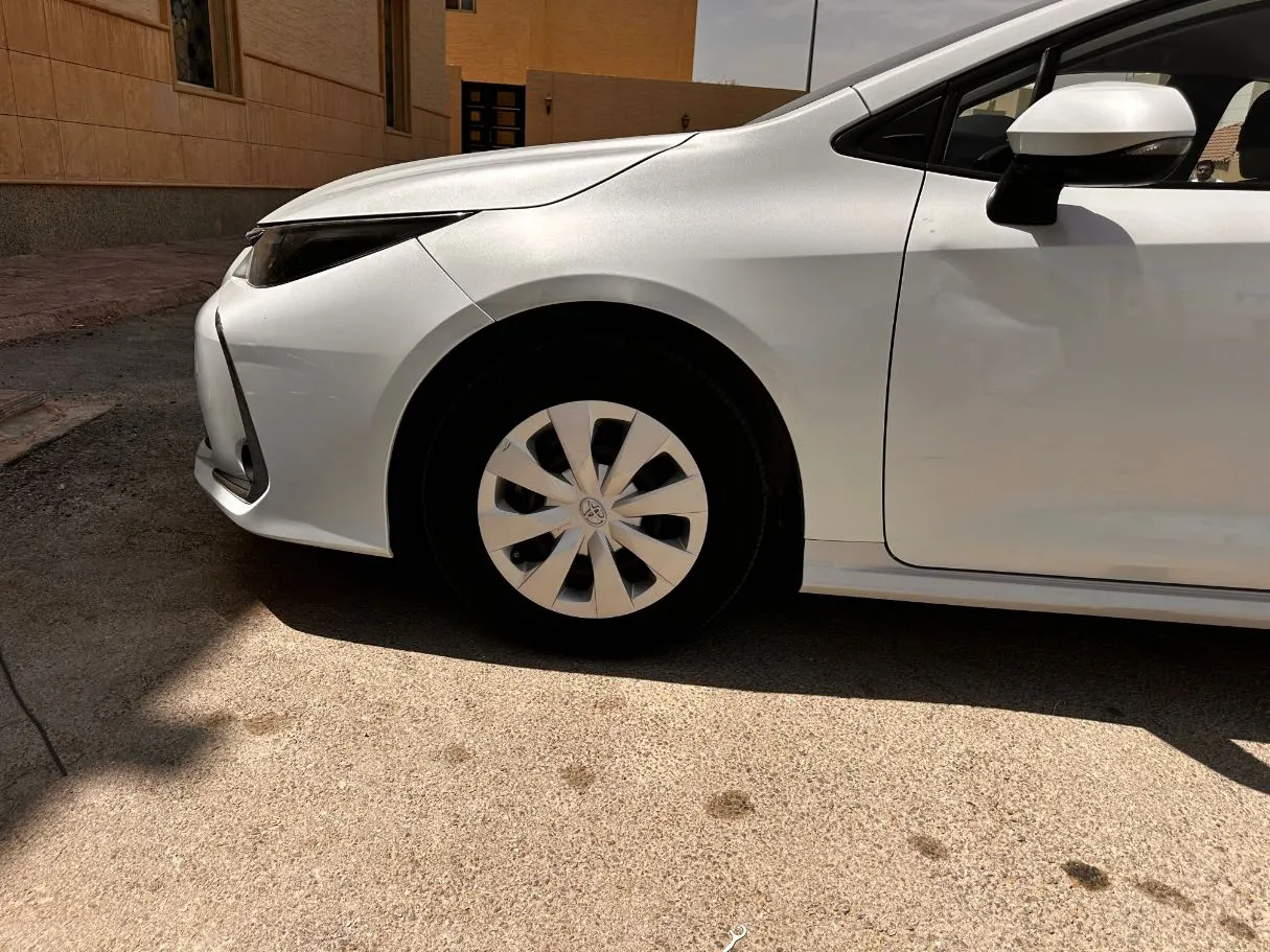 Car image 9