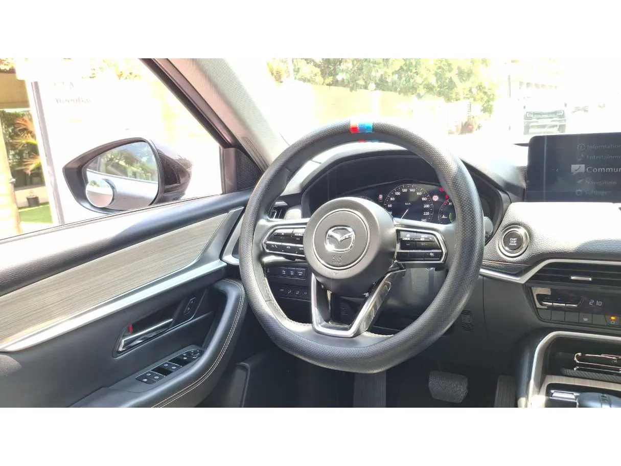 Car image 16
