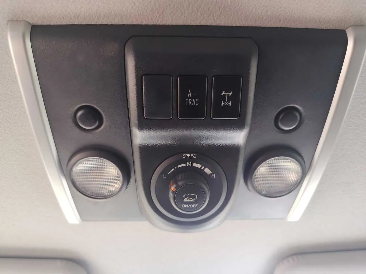 Car image 32