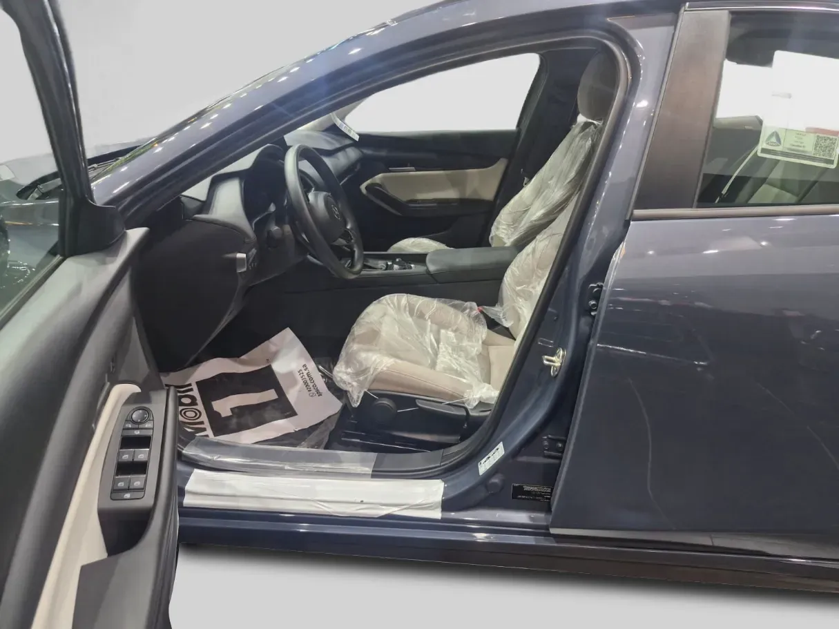 Car image 6
