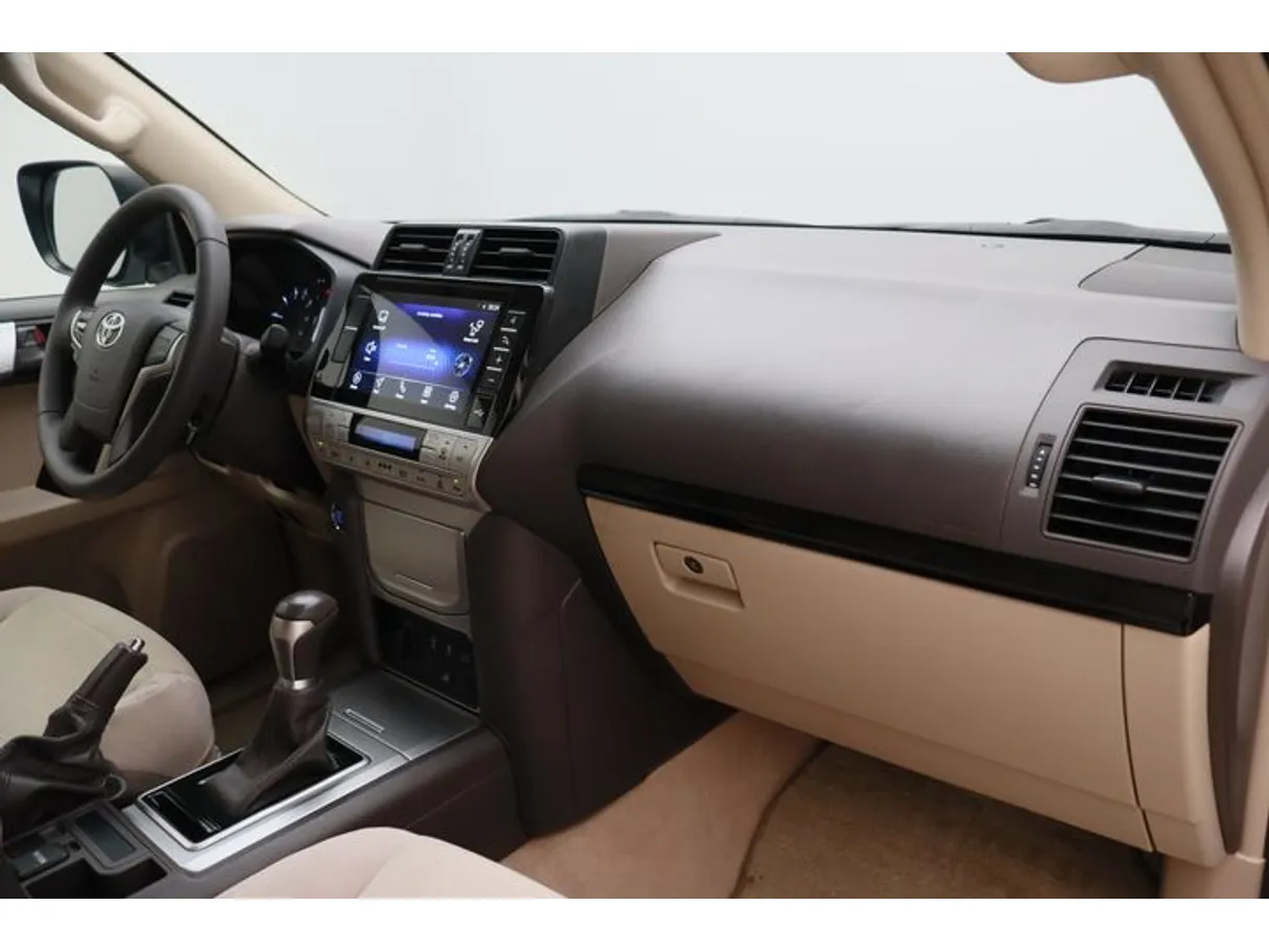Car image 10