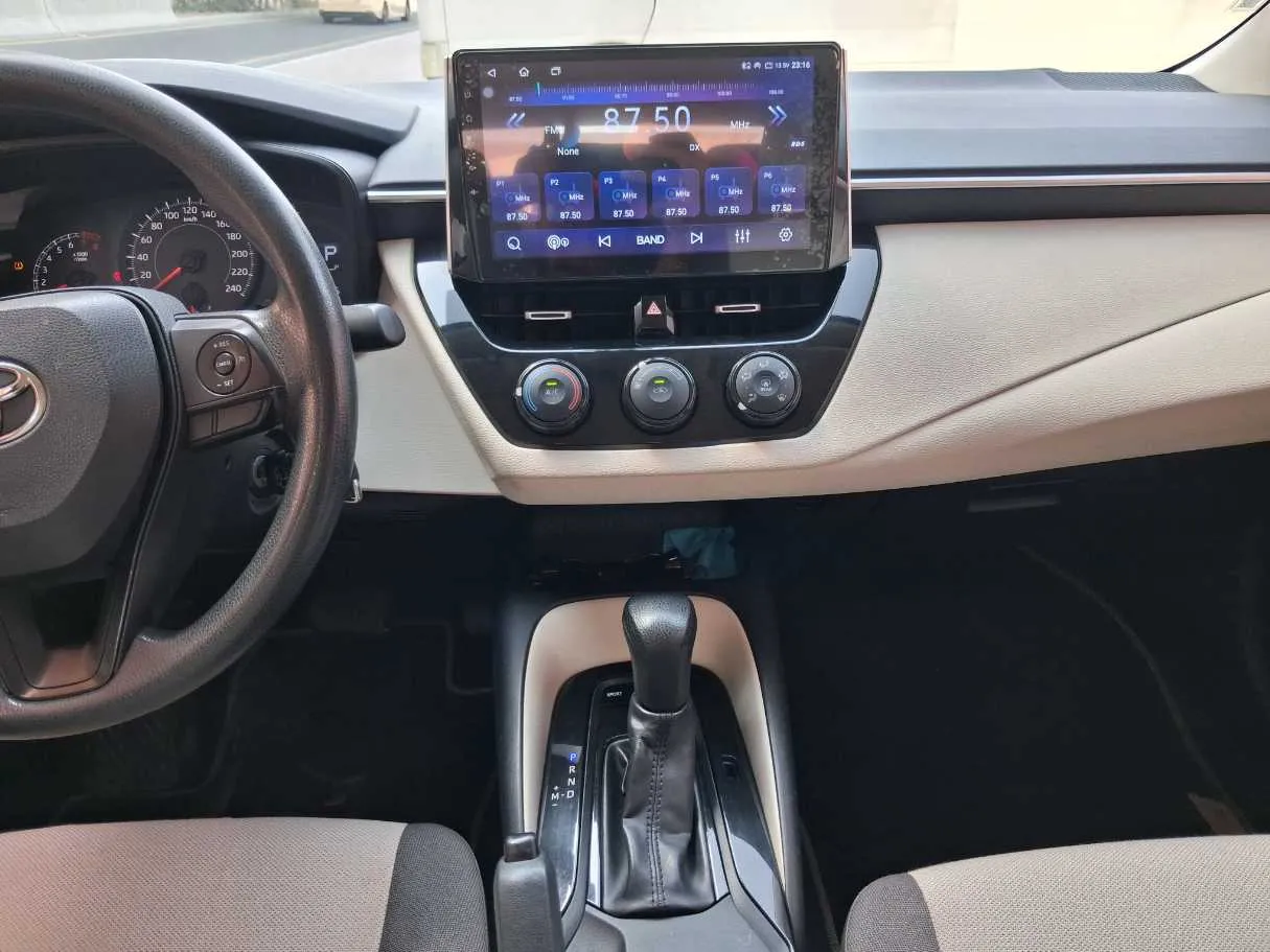 Car image 15
