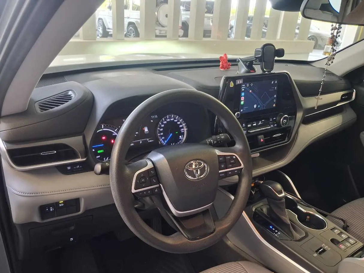 Car image 11