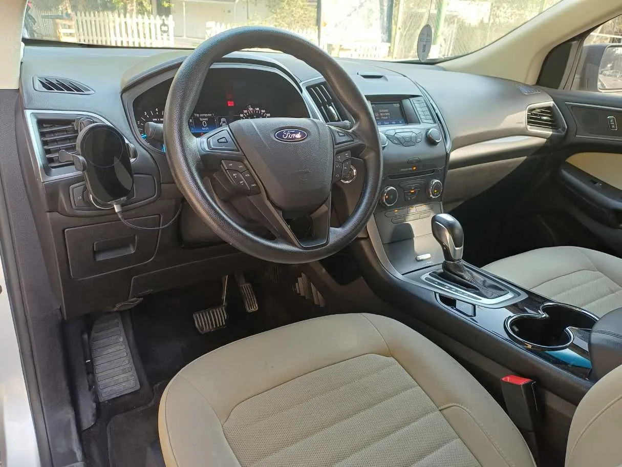 Car image 11