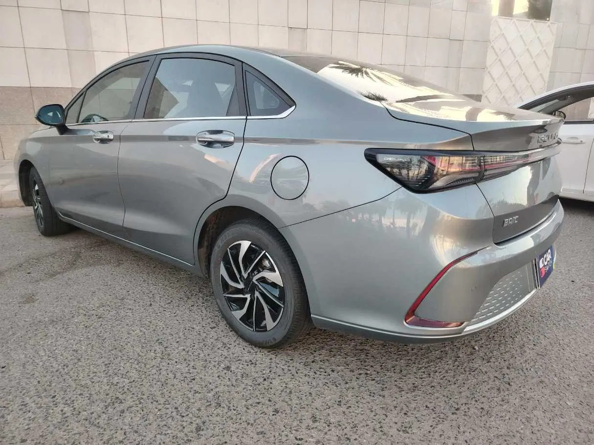 Car image 7