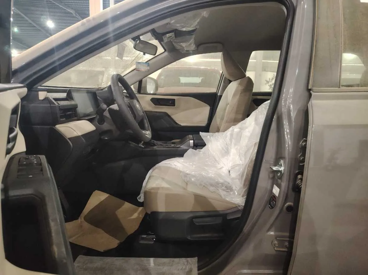 Car image 13