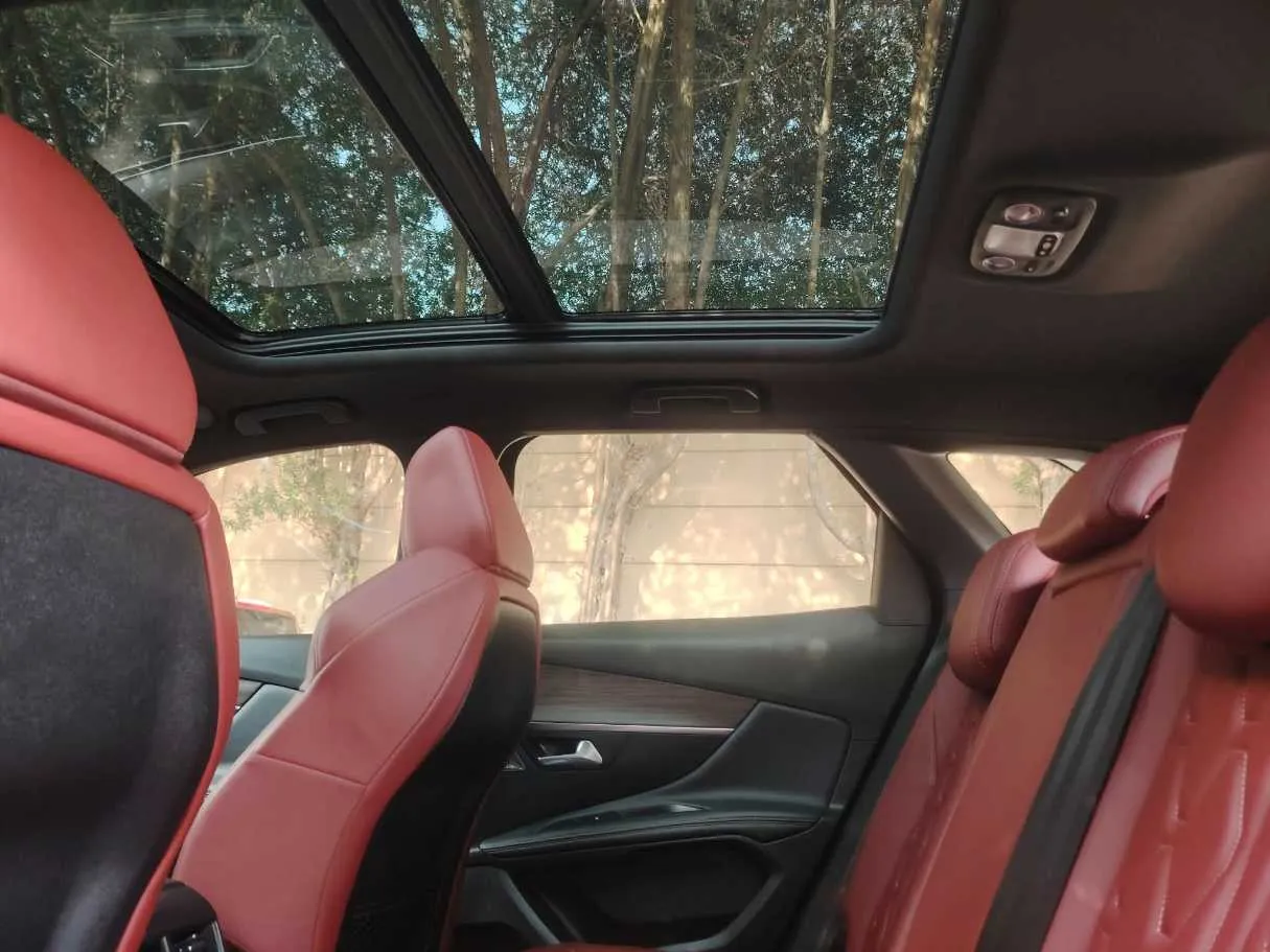 Car image 19