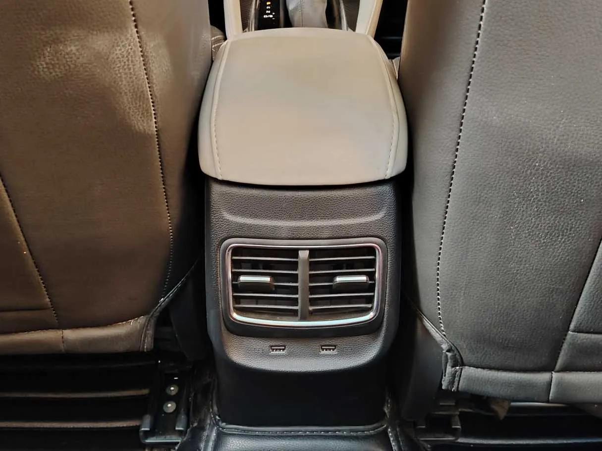 Car image 32