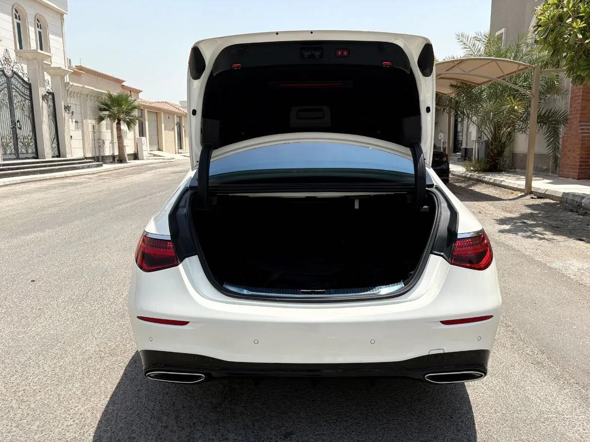 Car image 24