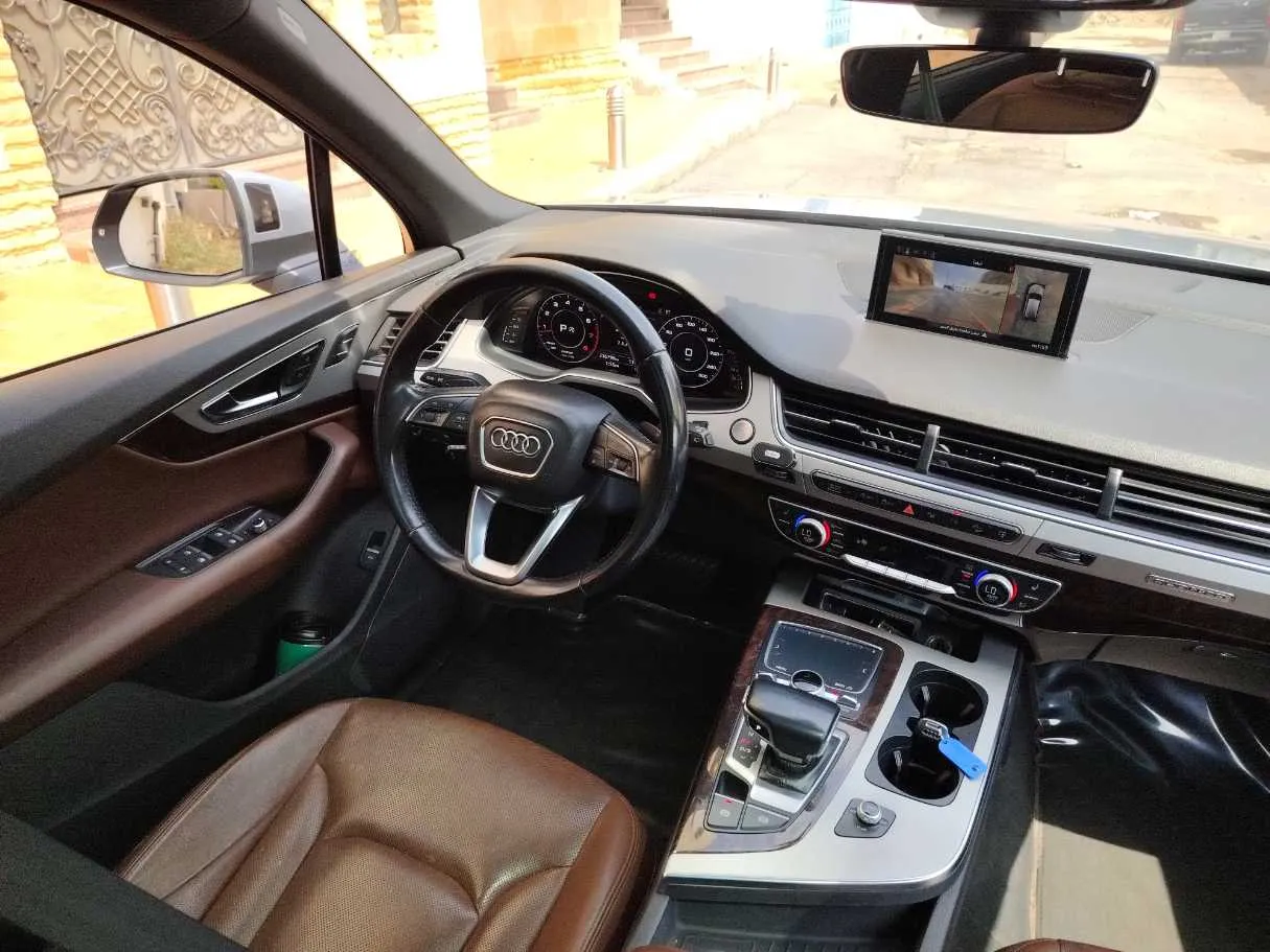 Car image 26
