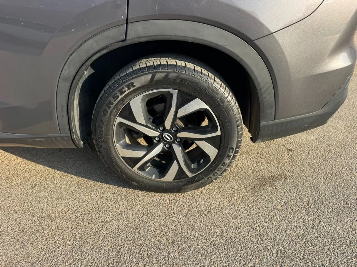 Car image 9
