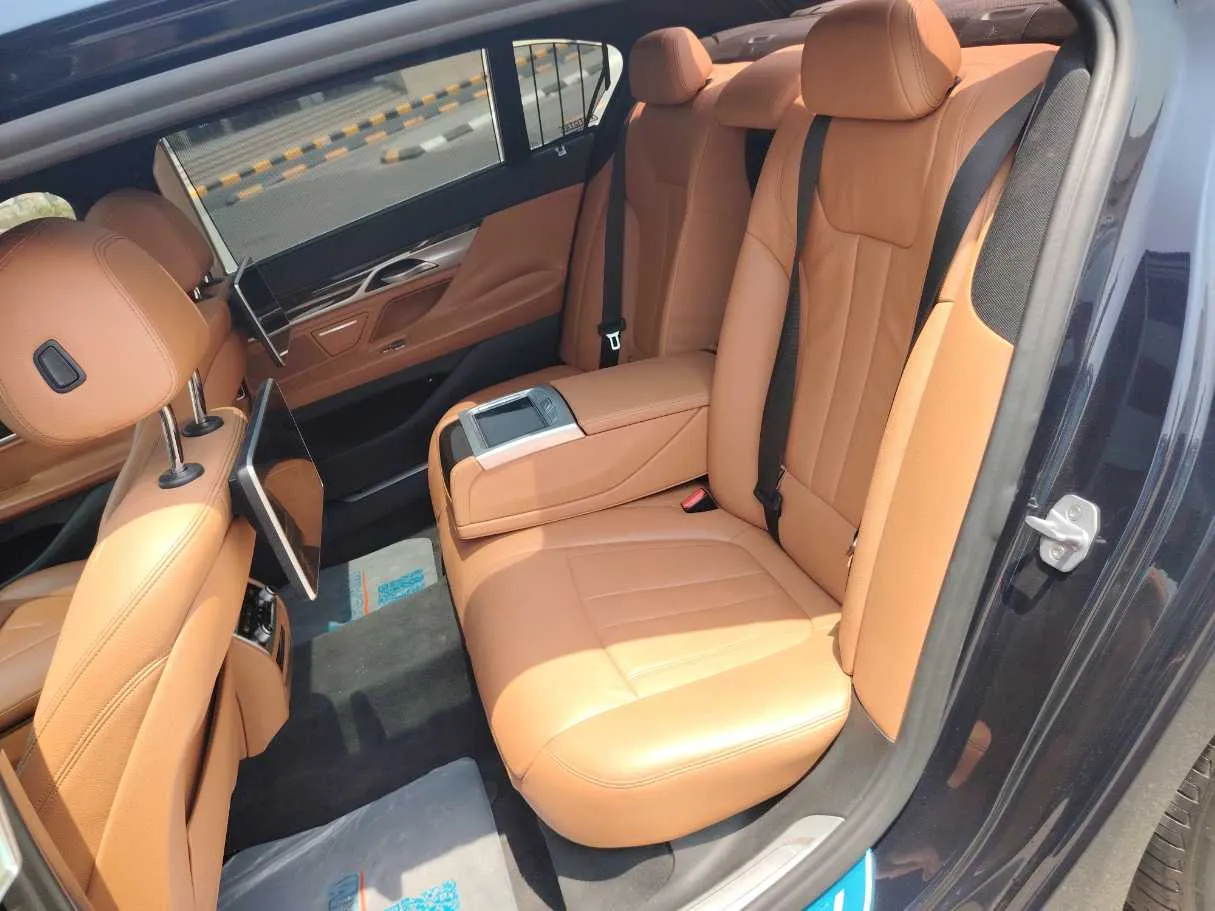 Car image 17