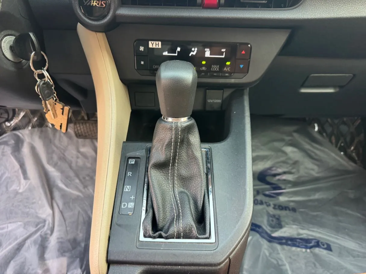 Car image 14