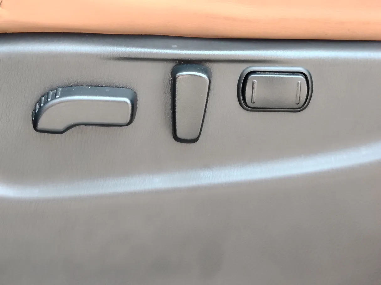 Car image 38