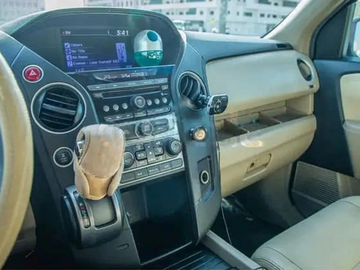 Car image 6