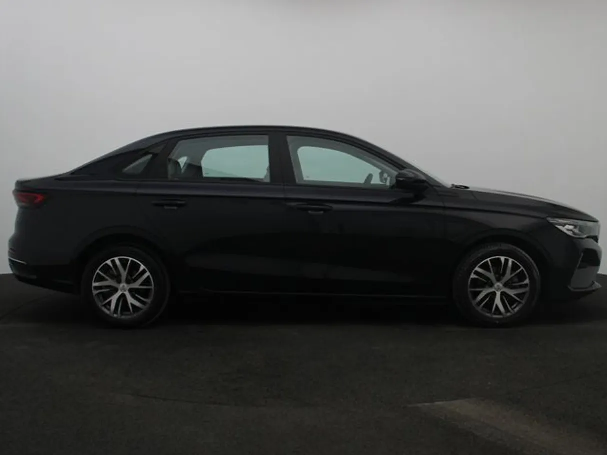Car image 13