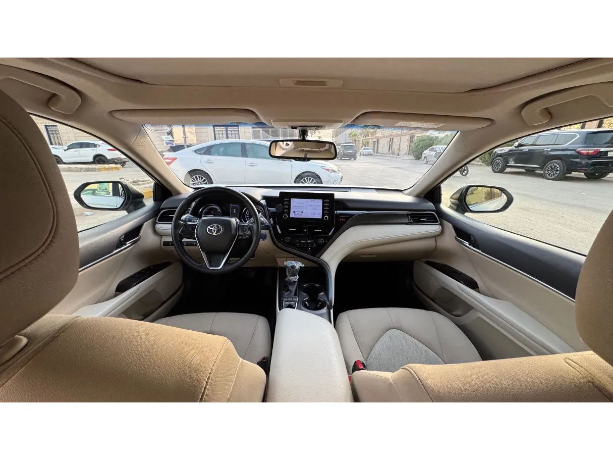 Car image 17
