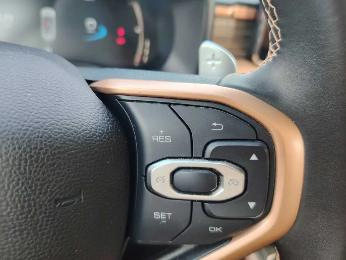 Car image 26