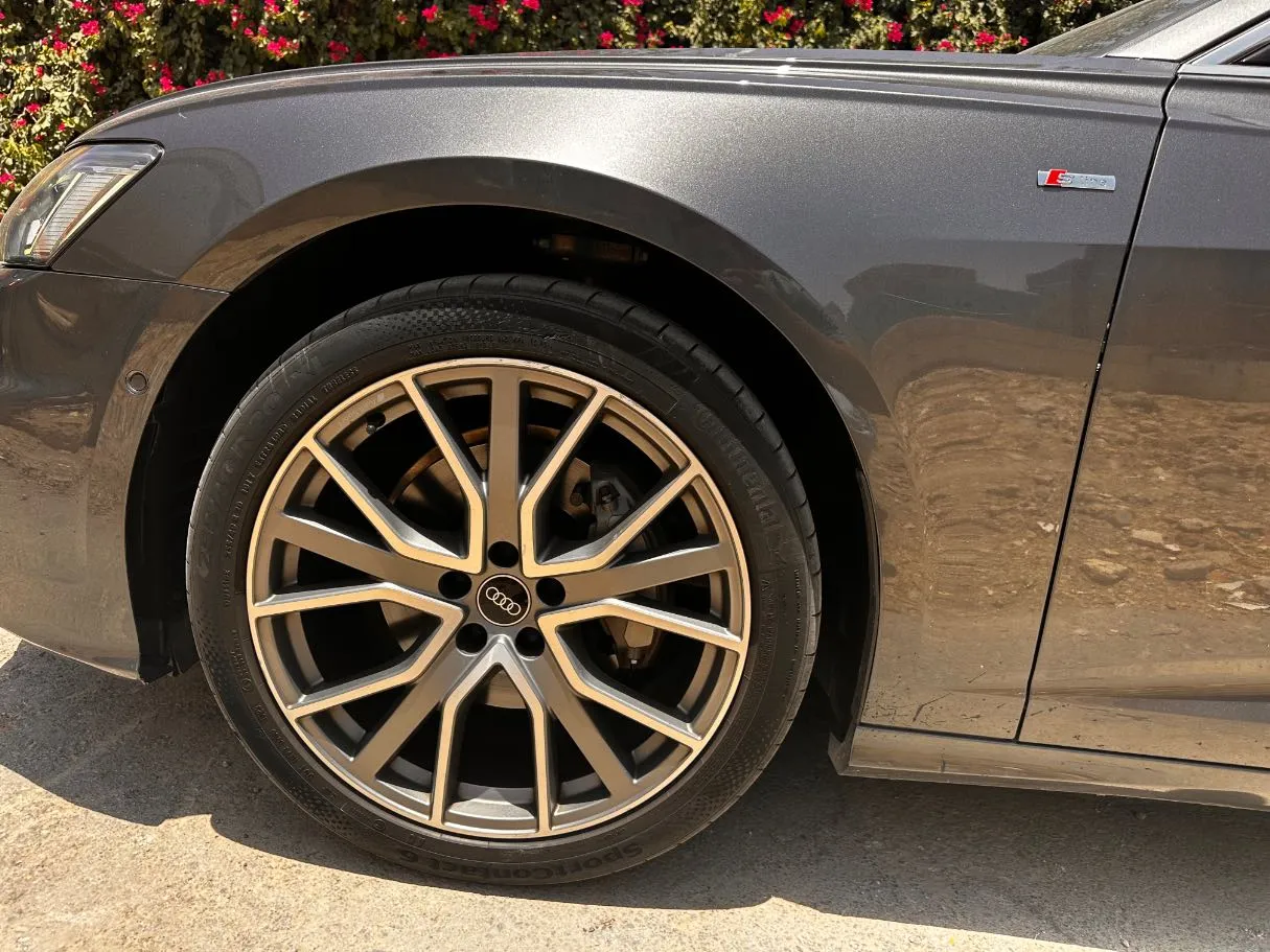 Car image 10