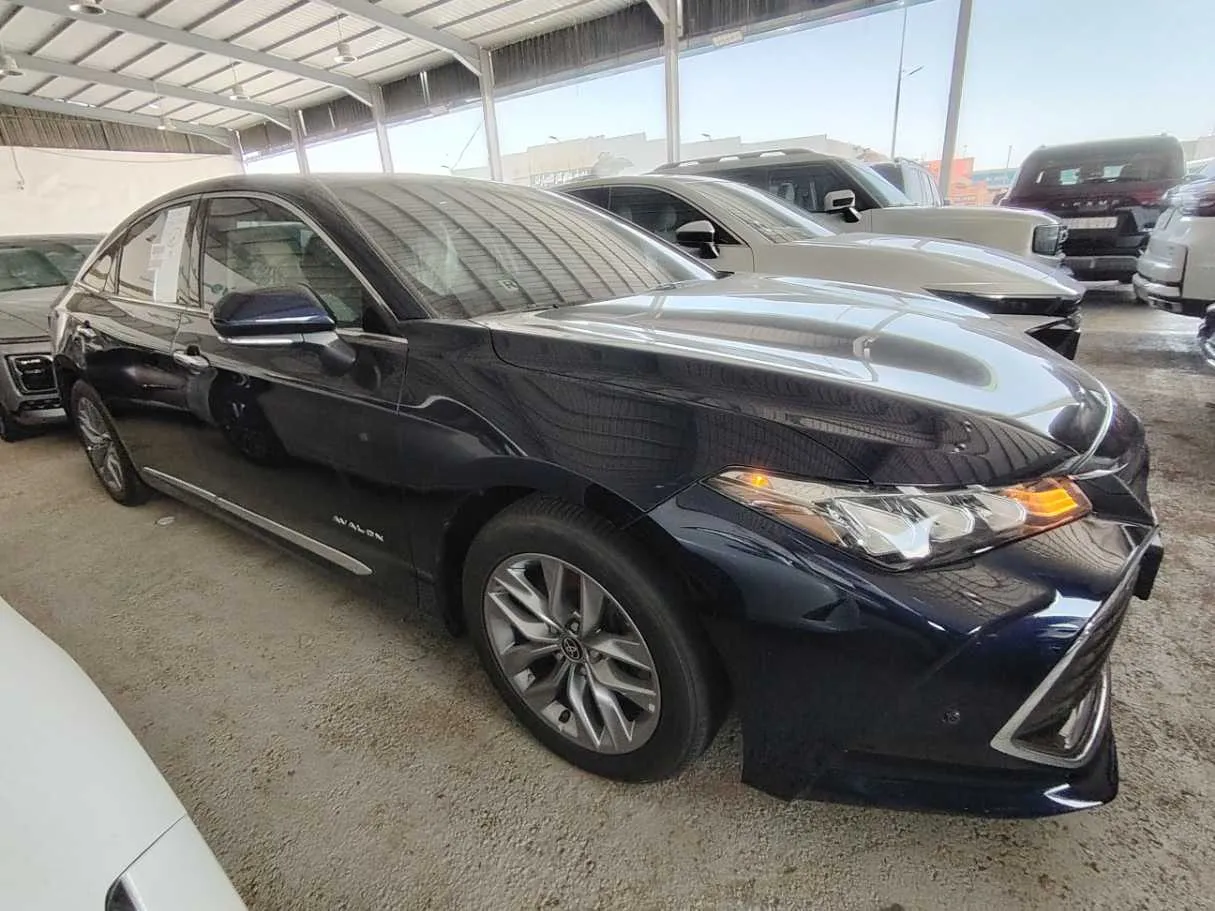 Car image 4