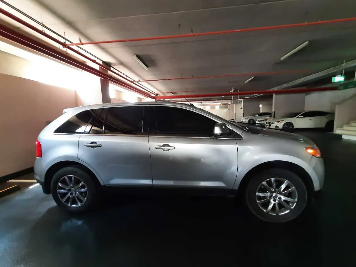 Car image 8