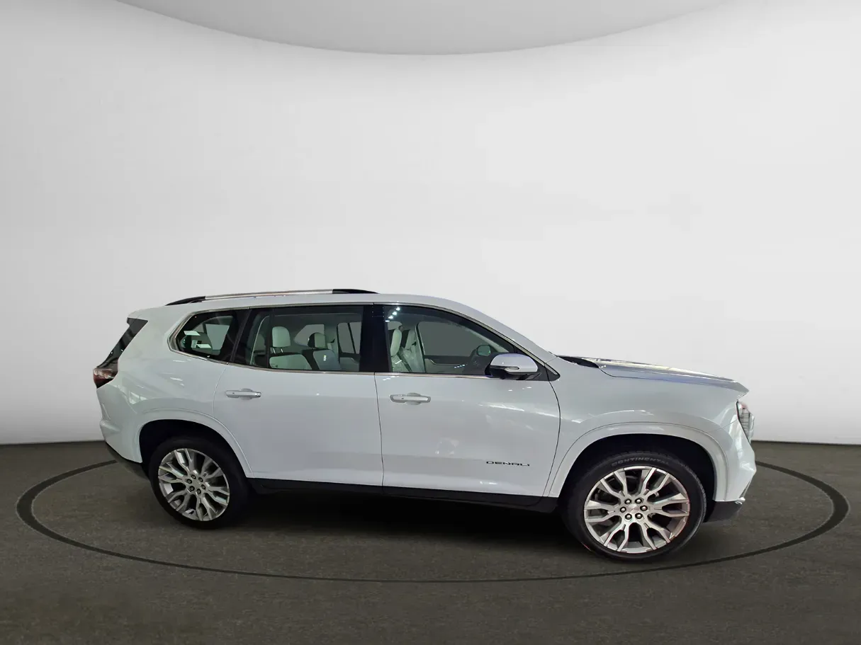 Car image 3