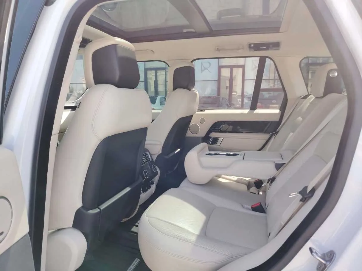 Car image 17