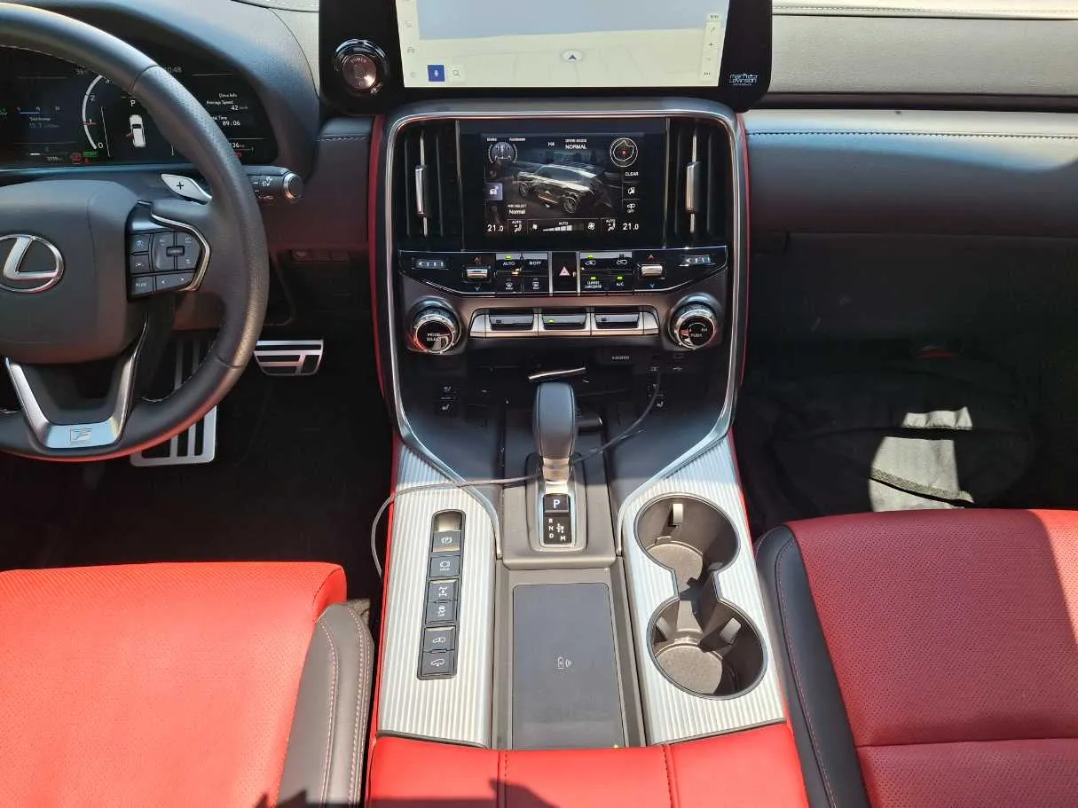 Car image 15