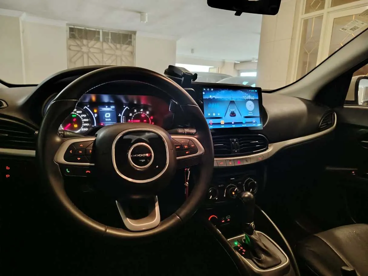 Car image 25