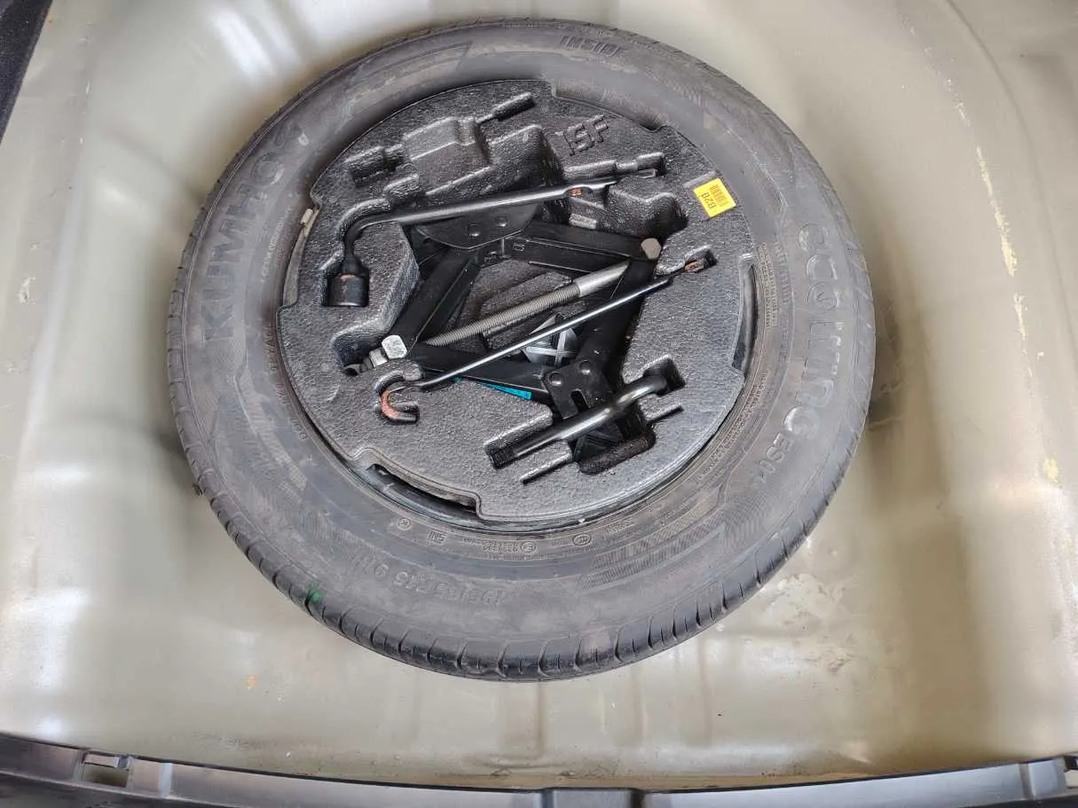 Car image 30