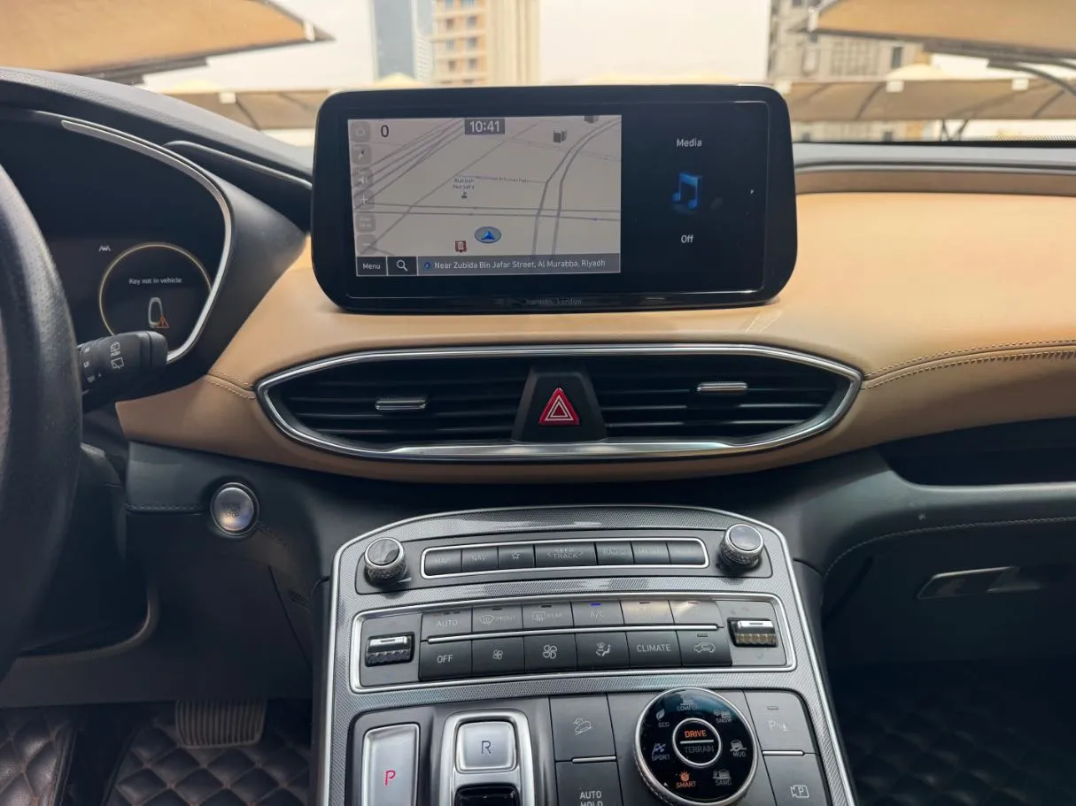 Car image 17