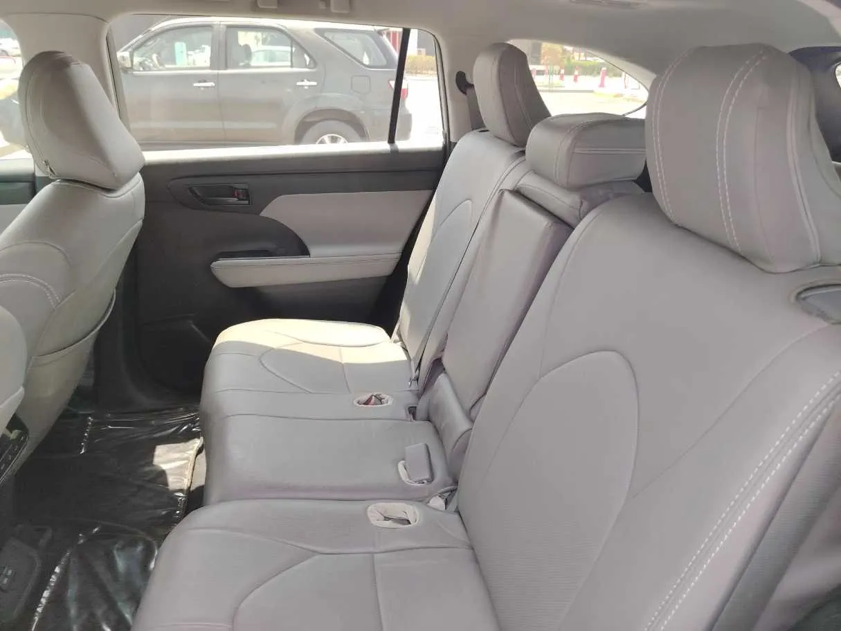 Car image 16