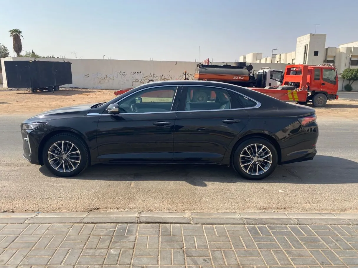 Car image 8