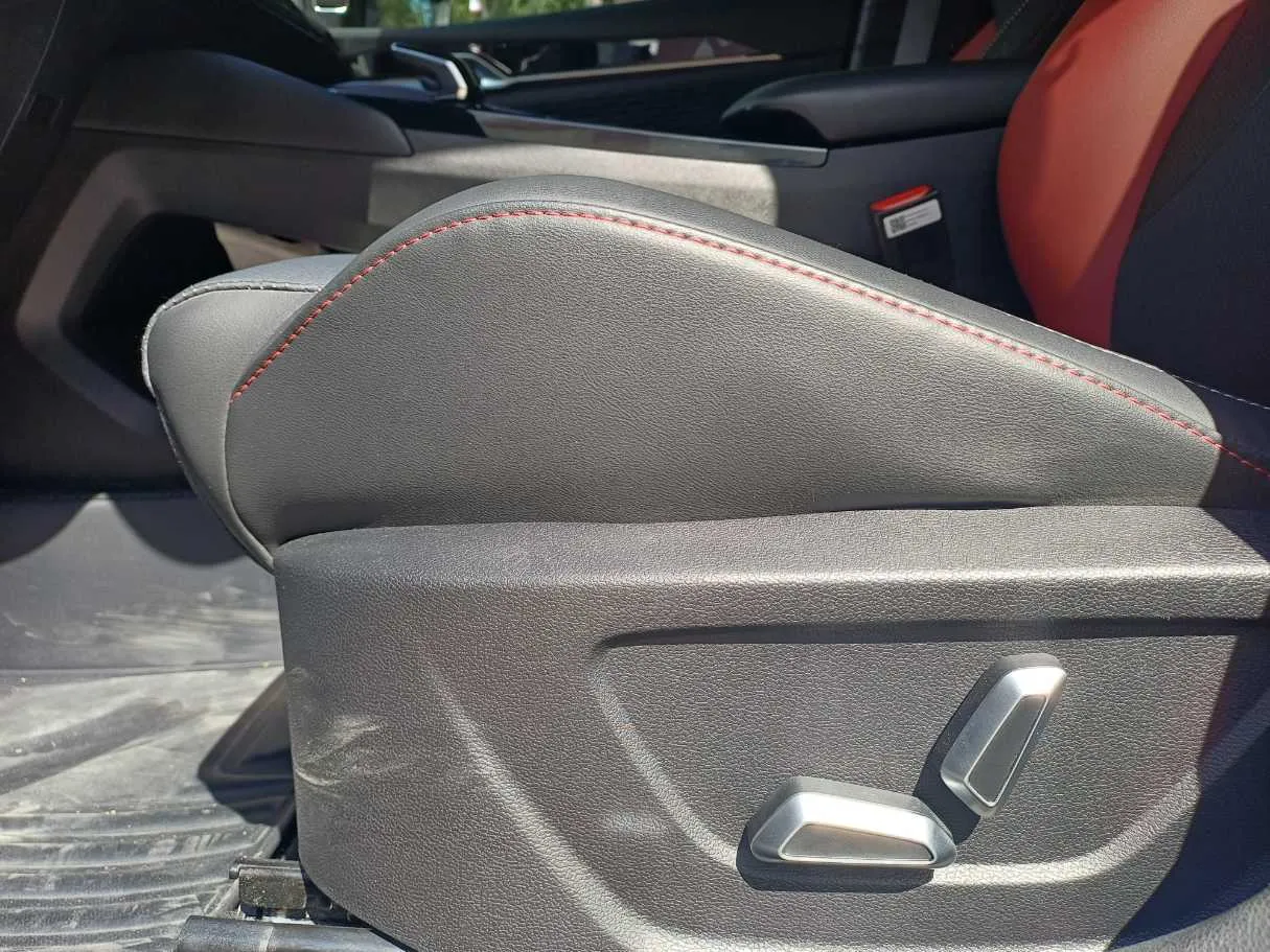 Car image 23