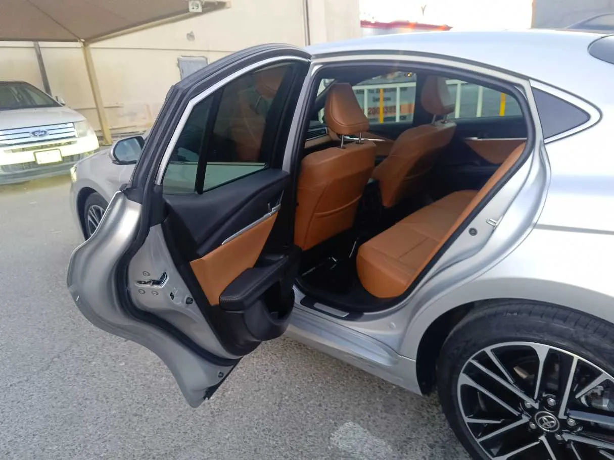 Car image 15