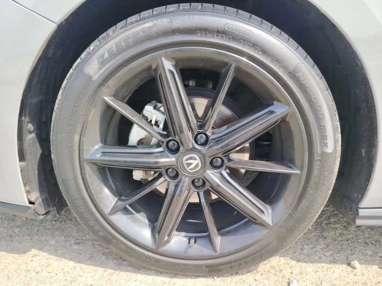 Car image 10