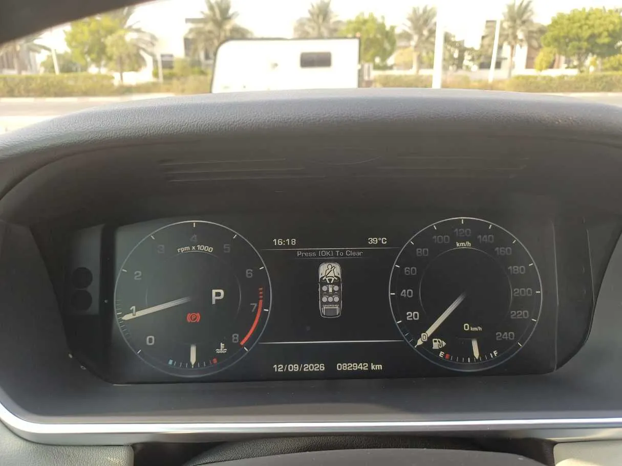 Car image 24