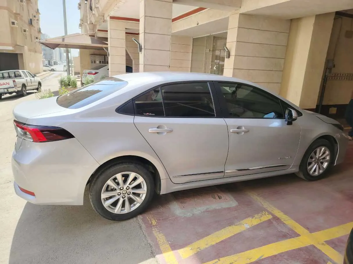 Car image 4