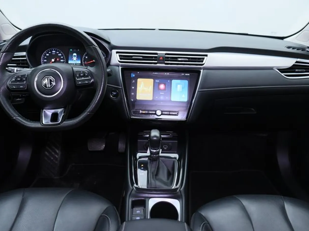 Car image 14