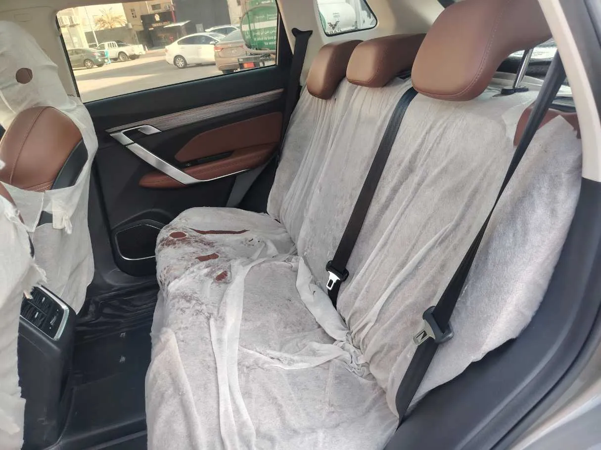 Car image 16