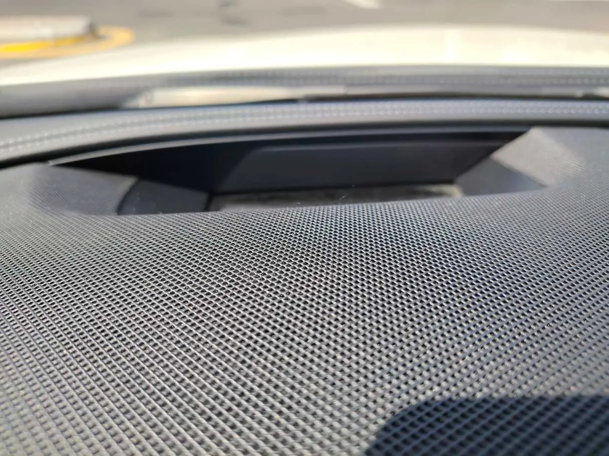 Car image 26