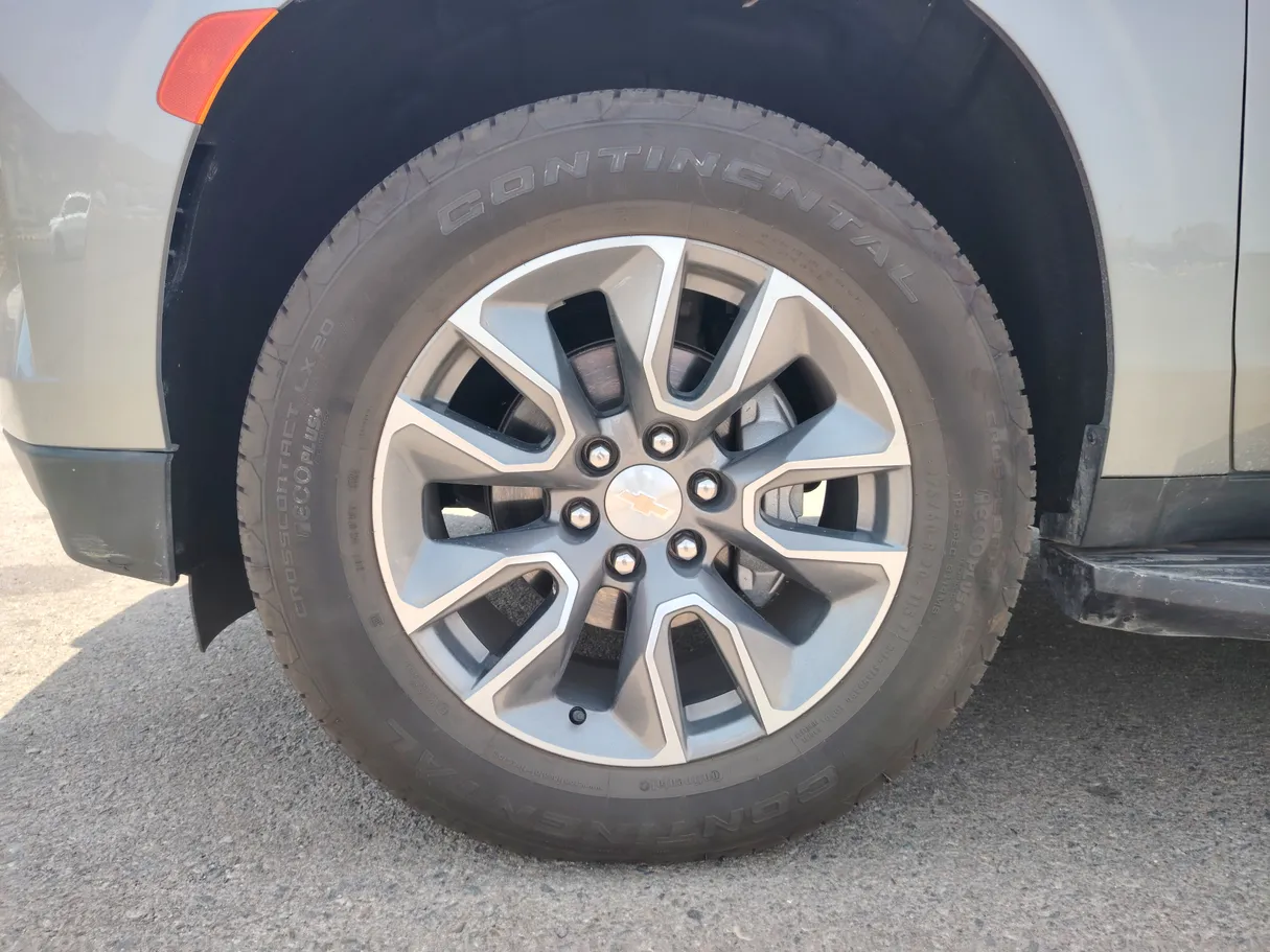 Car image 9