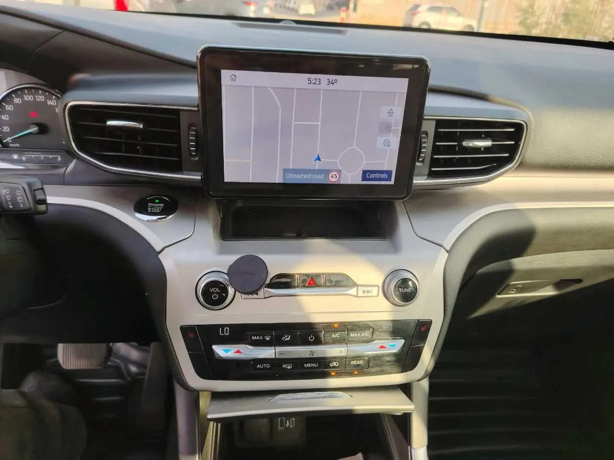 Car image 28