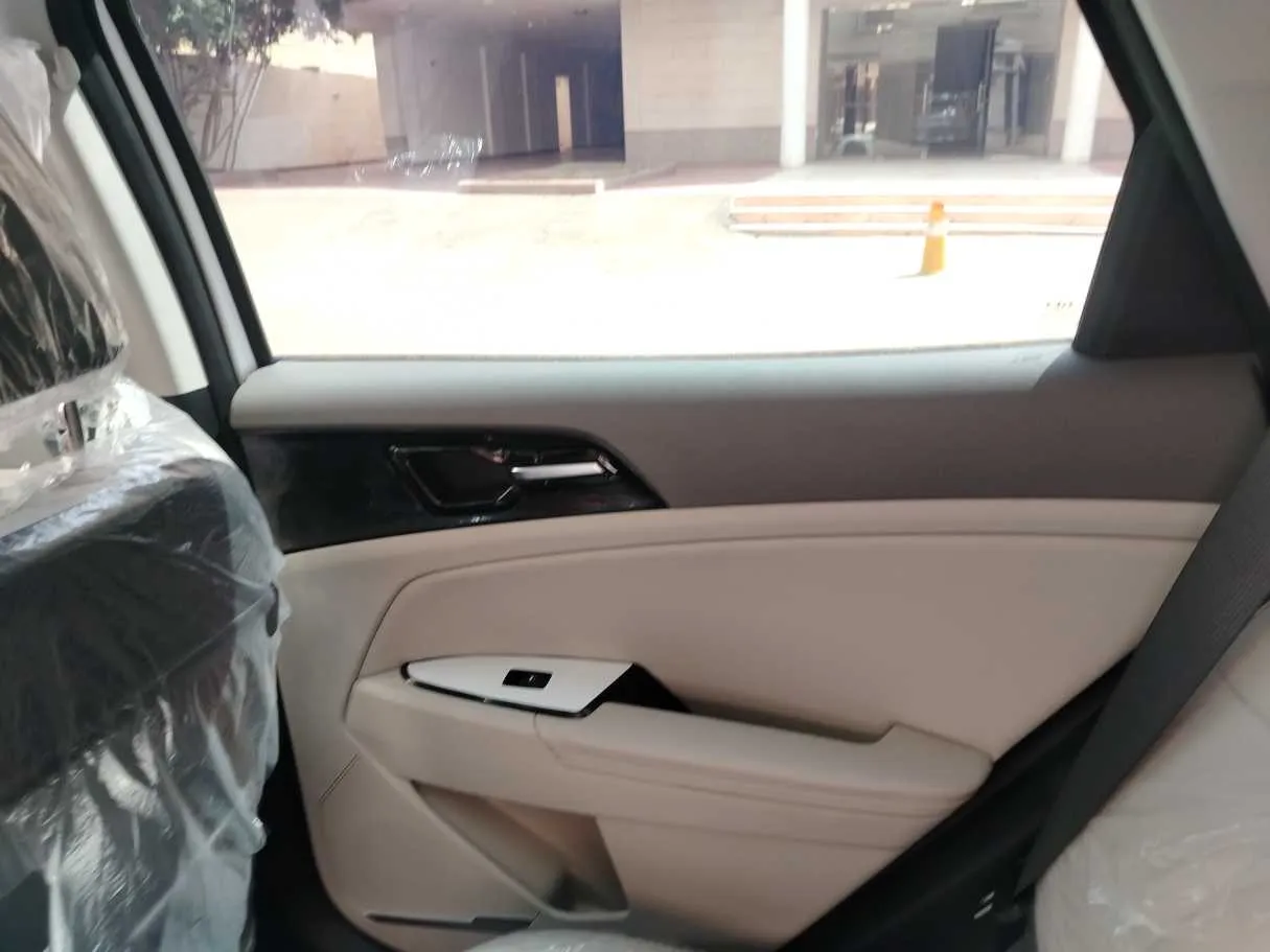 Car image 40