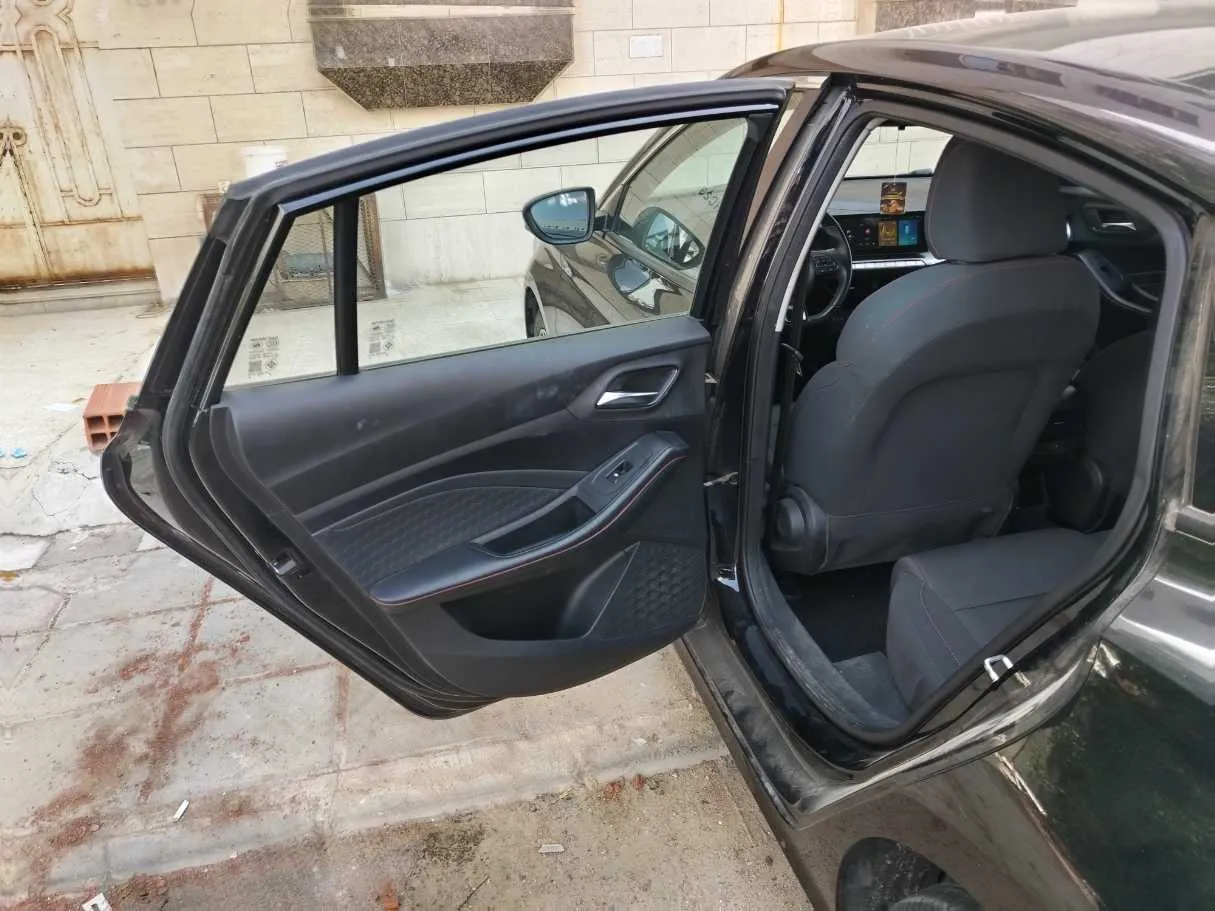 Car image 16