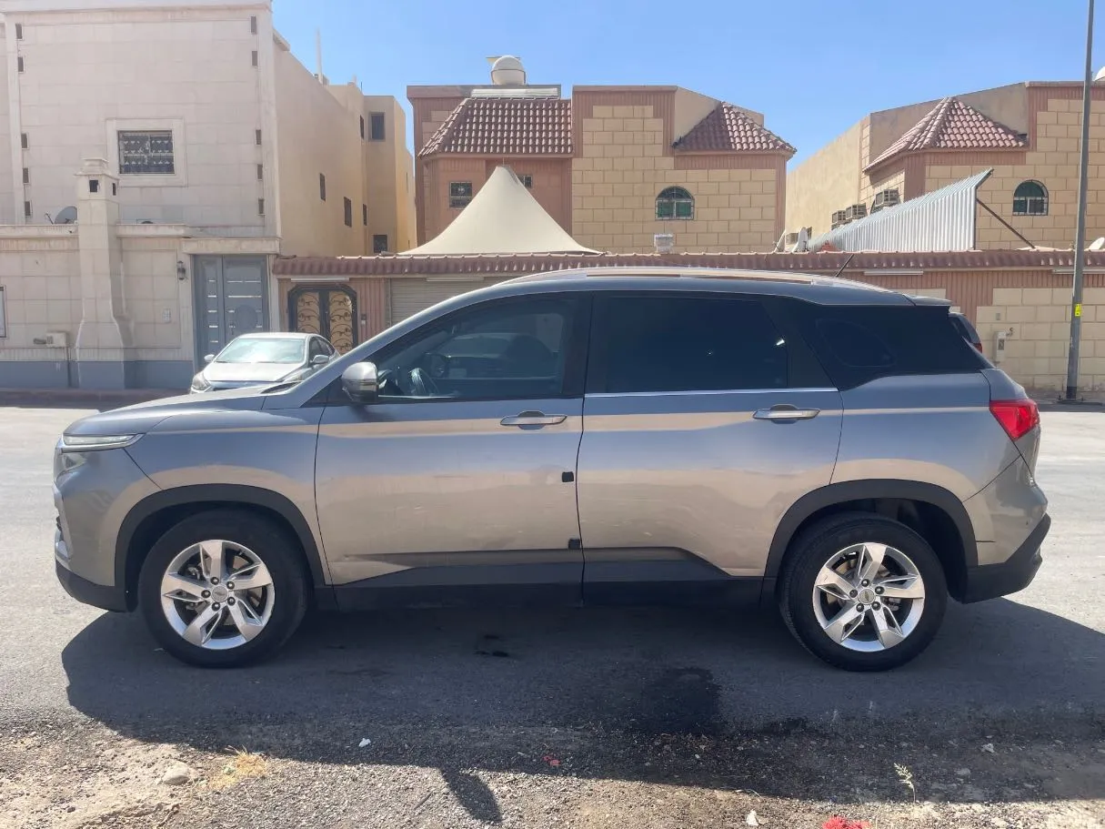 Car image 8