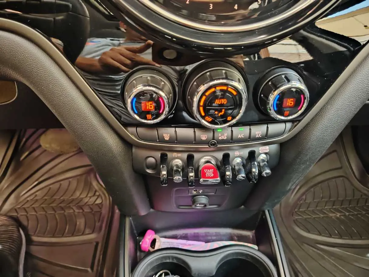 Car image 26