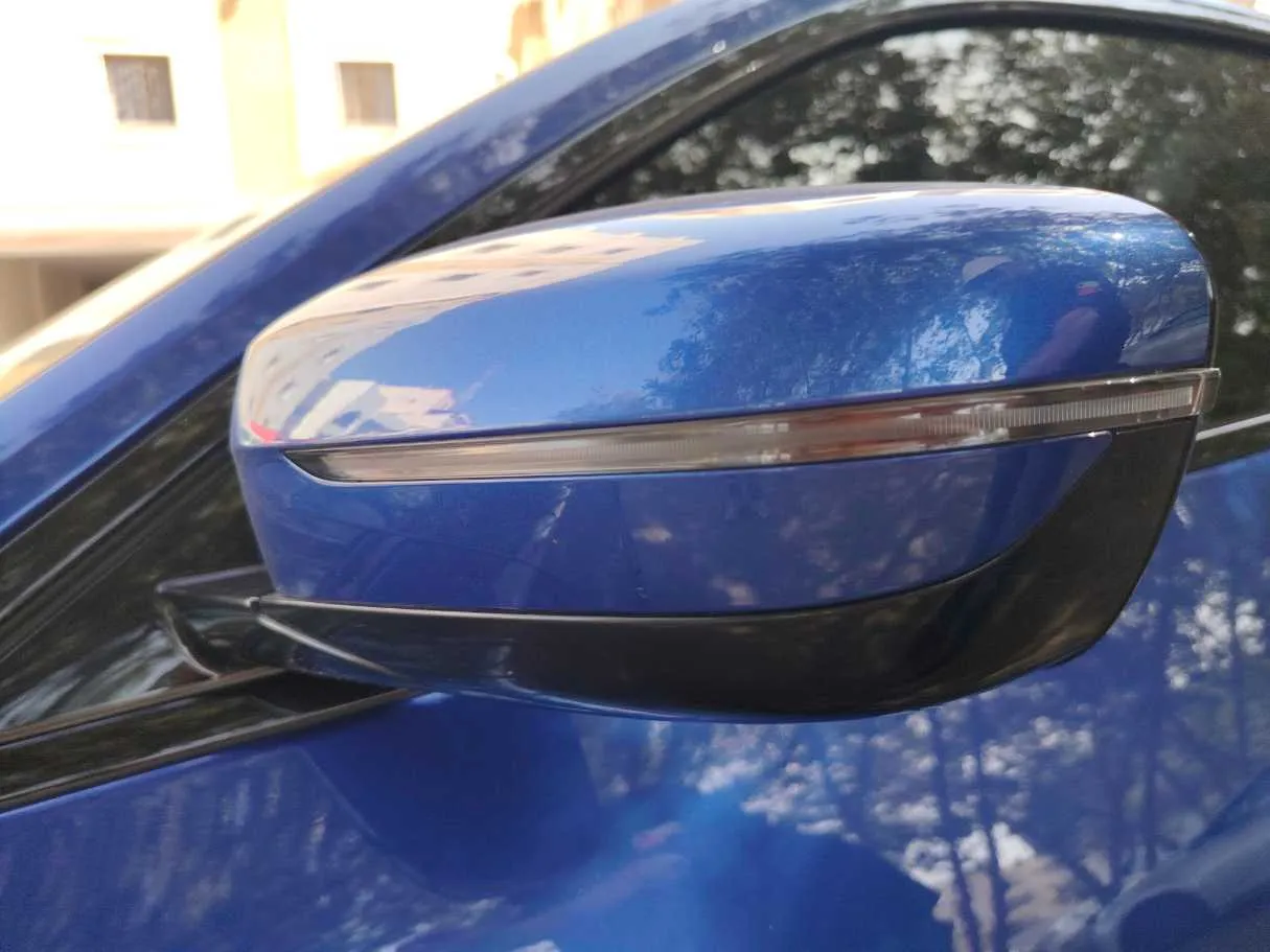Car image 24